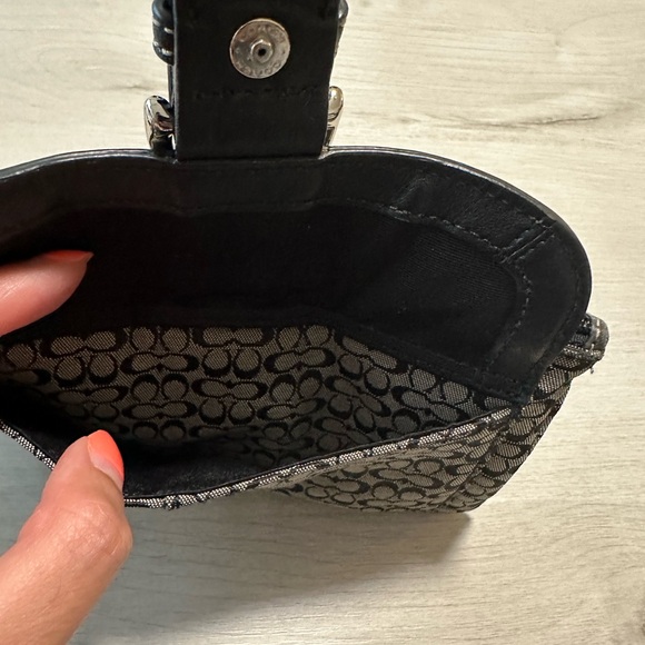 Coach wristlet- authentic - Picture 4 of 7